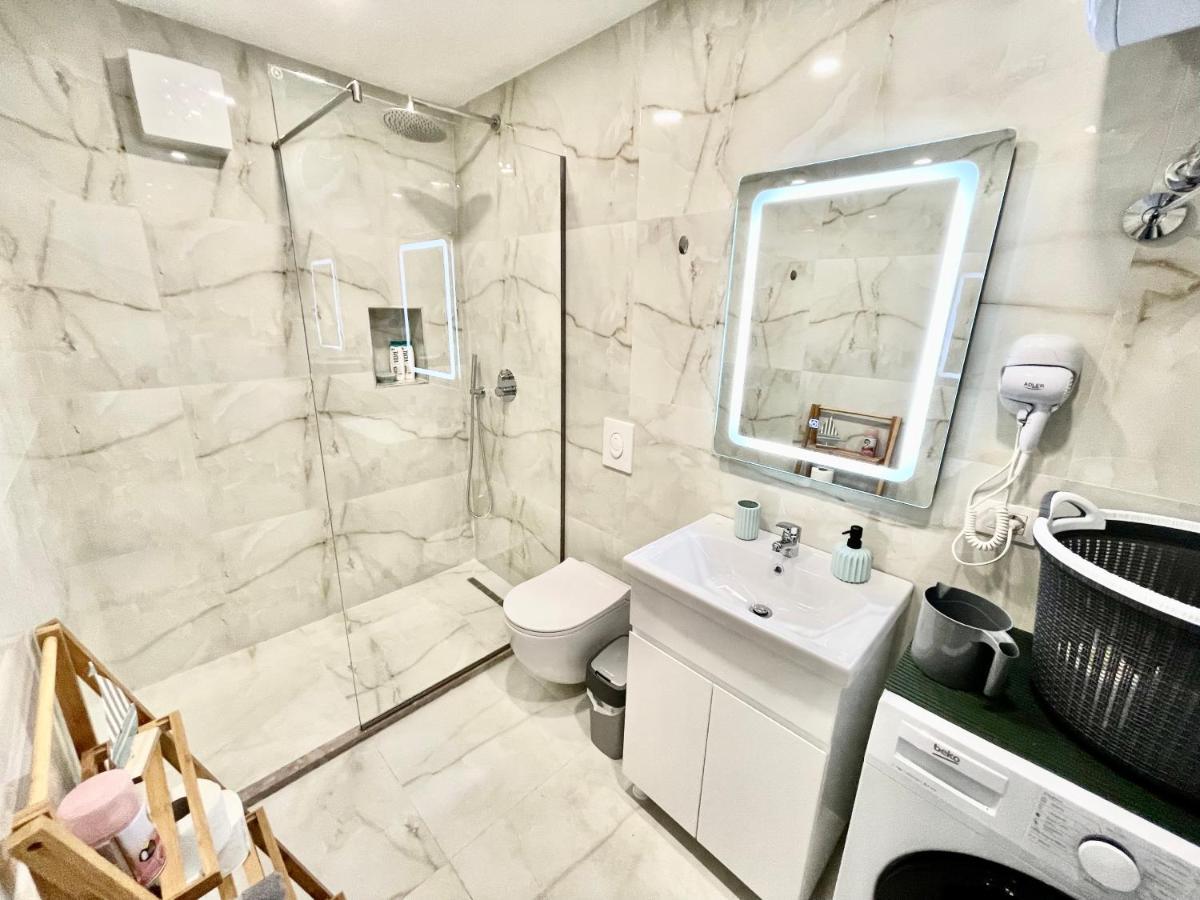 Central Studio Apartment 1, Тирана Экстерьер фото